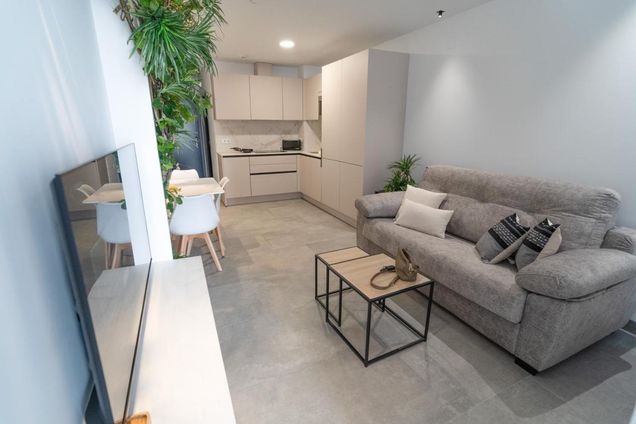 Riam Suites Apartamentos Los Palacios Y Villafranca Exteriör bild