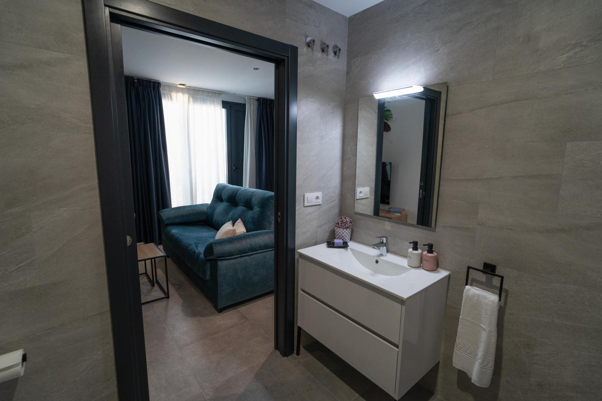Riam Suites Apartamentos Los Palacios Y Villafranca Exteriör bild