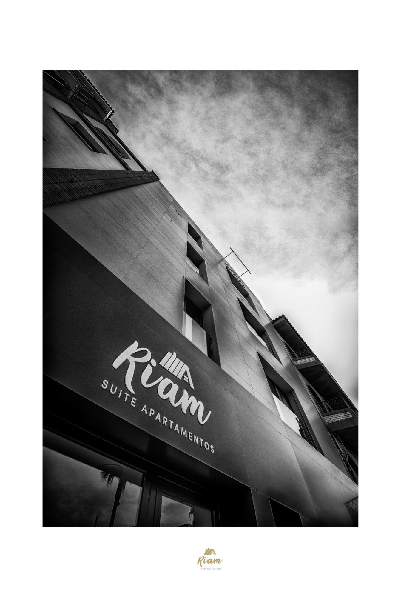 Riam Suites Apartamentos Los Palacios Y Villafranca Exteriör bild