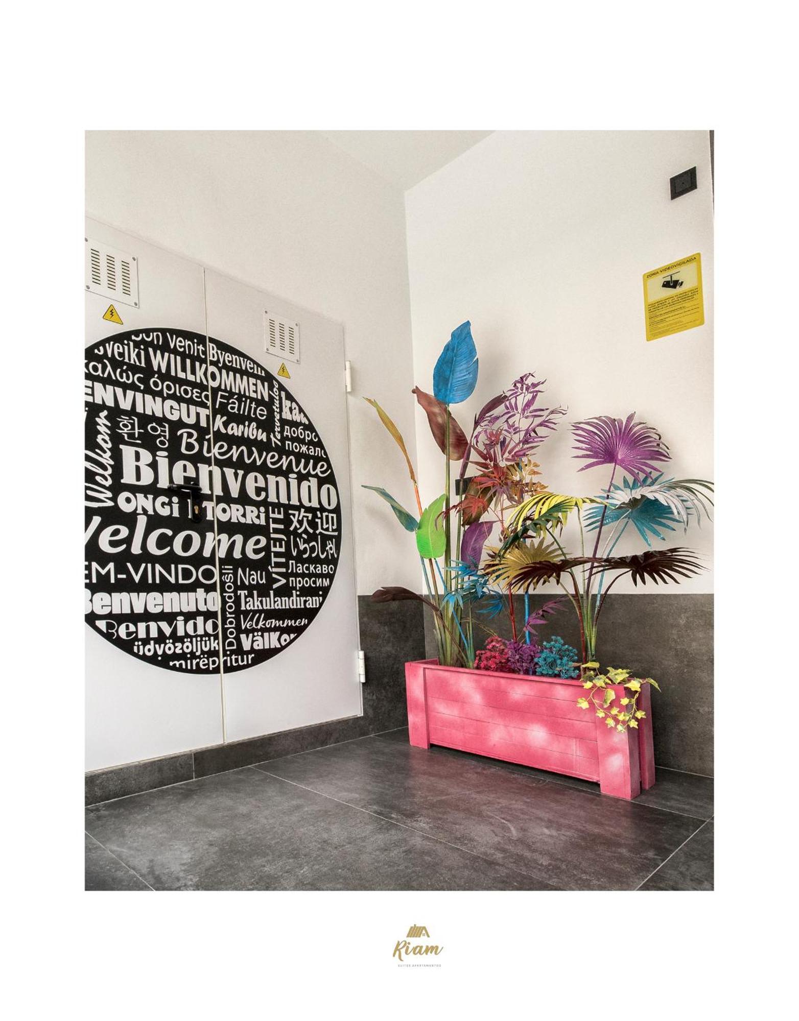 Riam Suites Apartamentos Los Palacios Y Villafranca Exteriör bild