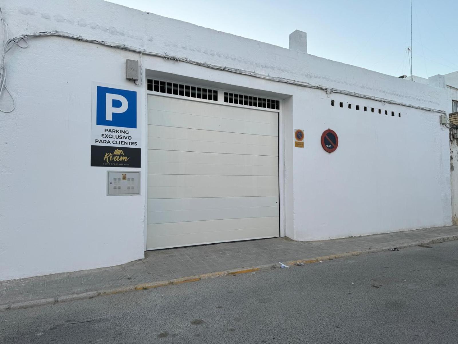Riam Suites Apartamentos Los Palacios Y Villafranca Exteriör bild