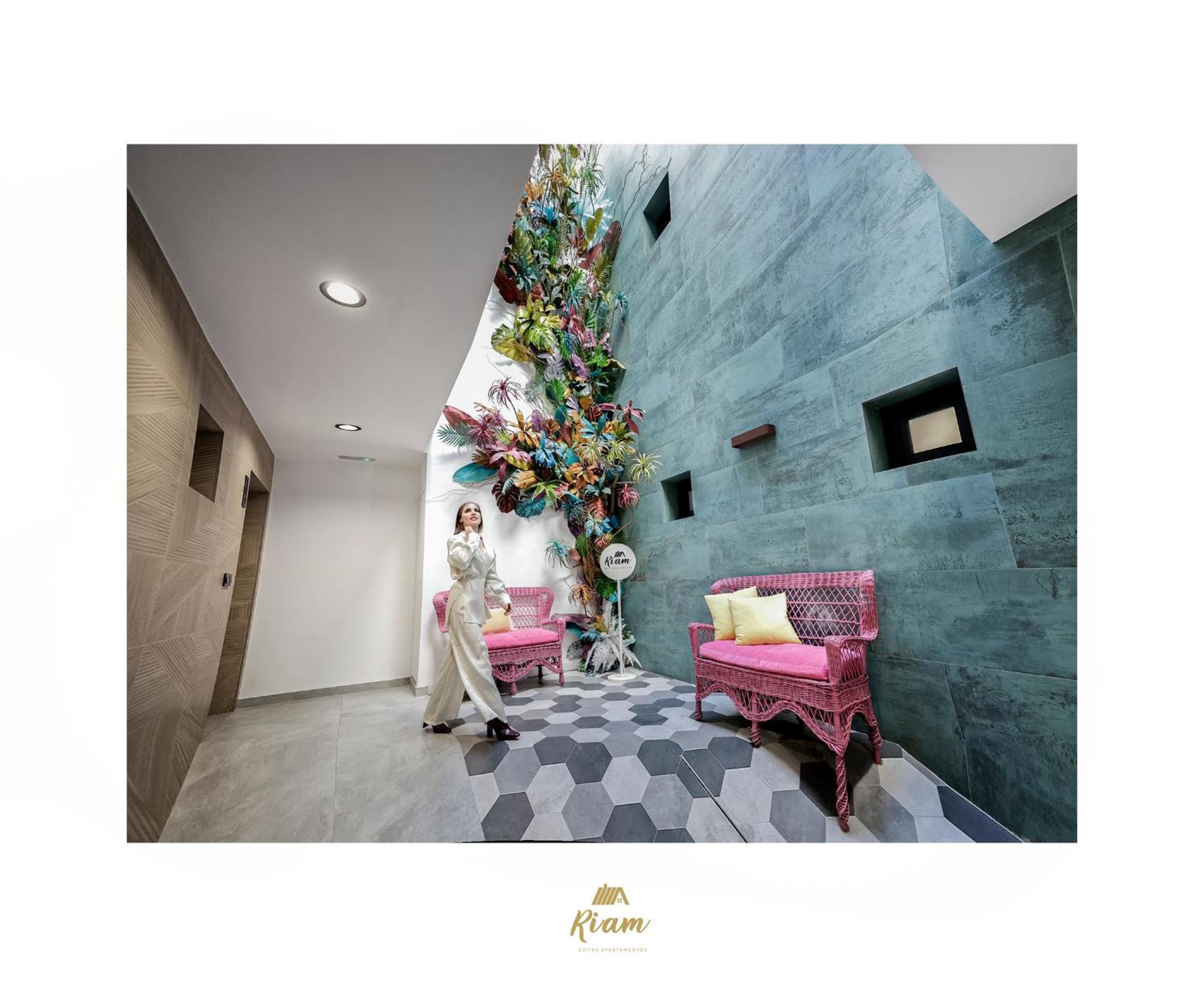 Riam Suites Apartamentos Los Palacios Y Villafranca Exteriör bild